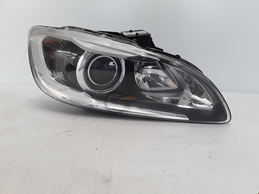 VOLVO - ÖN FAR SAĞ (7 PİN MERCEKLİ ) S60 2014- - 31698825 / 31420109 / 31698819 / 31395903