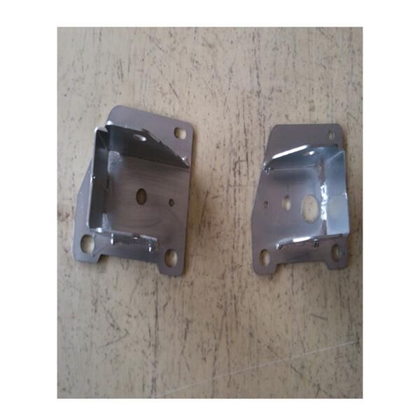 ARKA TAMPON BAĞLANTI DEMİR AYAĞI TRAVERSİ SOL MGN II  8200010164