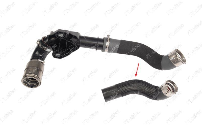 TURBO HORTUMUPLASTİK BORU HARİÇOK İLE GÖSTERİLEN BÜYÜK HORTUM RENAULT MASTER