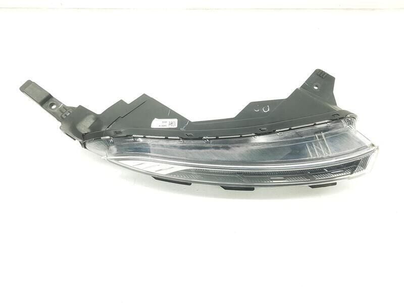 SAĞ GÜNDÜZ FARI - OEM 92208Q0500