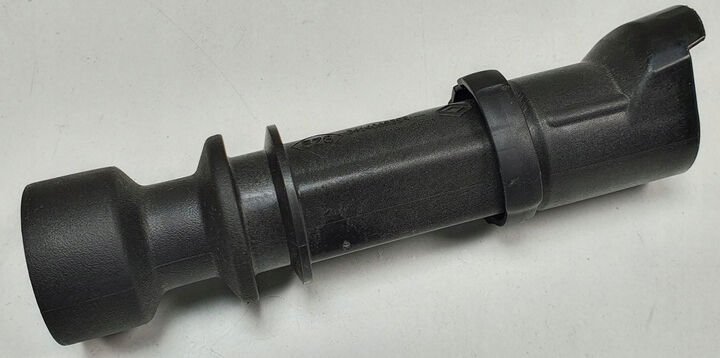 ÖN CAM IZGARA KENAR BAKALİTİ SAĞ MASTER III  668110009R